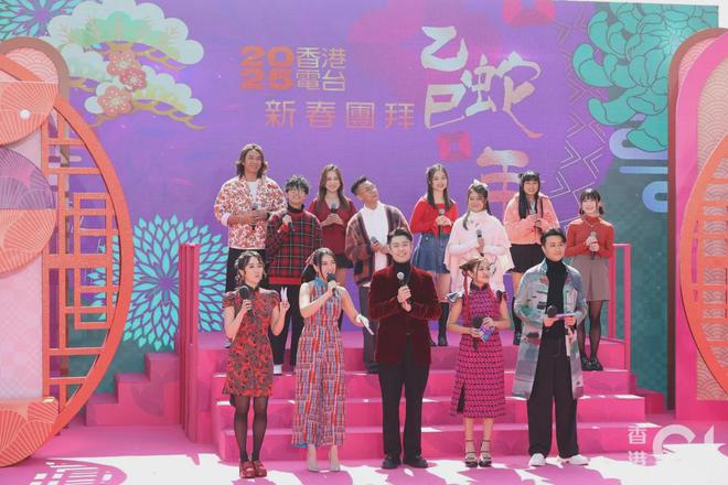步骤出错遭训斥：佢喊晒口闹我唔系咁样刷pg电子游戏网站周柏豪被囝囝发现刷牙(图2)