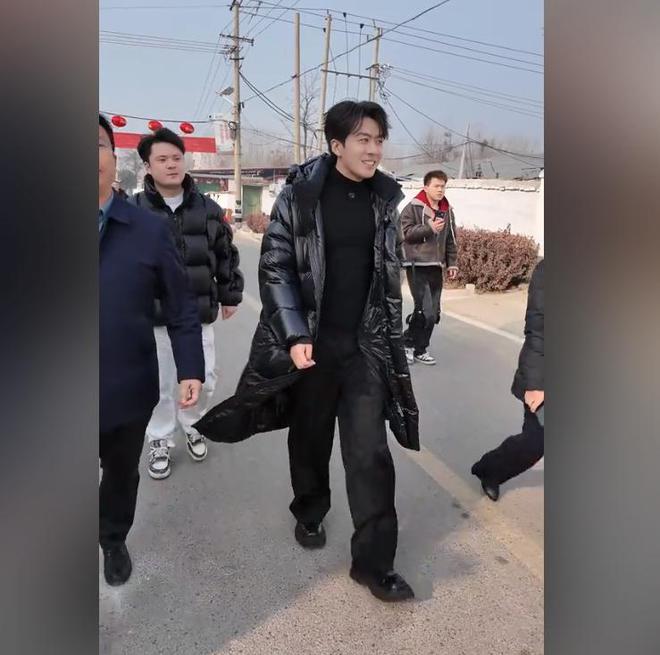 位老人捐赠卫生室村民却让他把钱留着自己花pg电子模拟器试玩董先生回老家给465(图20)
