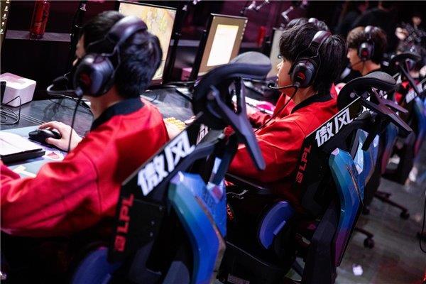 盟职业赛指定用椅 傲风G7凭啥这么火pg电子模拟器明星直播同款 英雄联(图2)