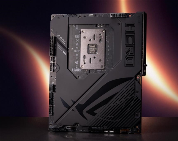 ck the ROG Lab」震撼科隆游戏展pg电子平台释放巅峰战力！ROG「Unlo(图3)