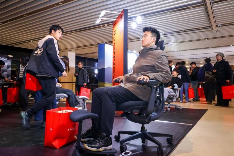 十字路口”之2025年度科技创新分享大会pg模拟器试玩清闲智能受邀出席“罗永浩的(图3)