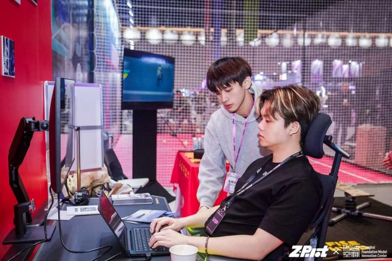 清闲动态人机工学椅亮相首届西岸国际科技消费嘉年华黑科技重塑舒适新体验(图3)